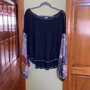 Women’s grey top with bohemian style sleeves